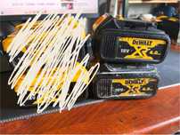 OKAZJA! Dwa akumulatory dewalt 18v