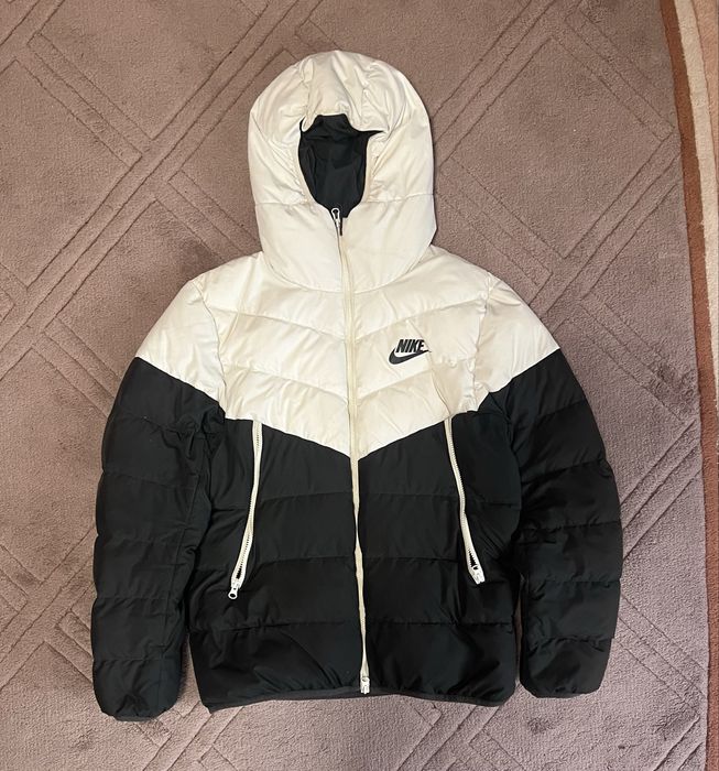Чоловічий оригінальний пуховик Nike M розміру