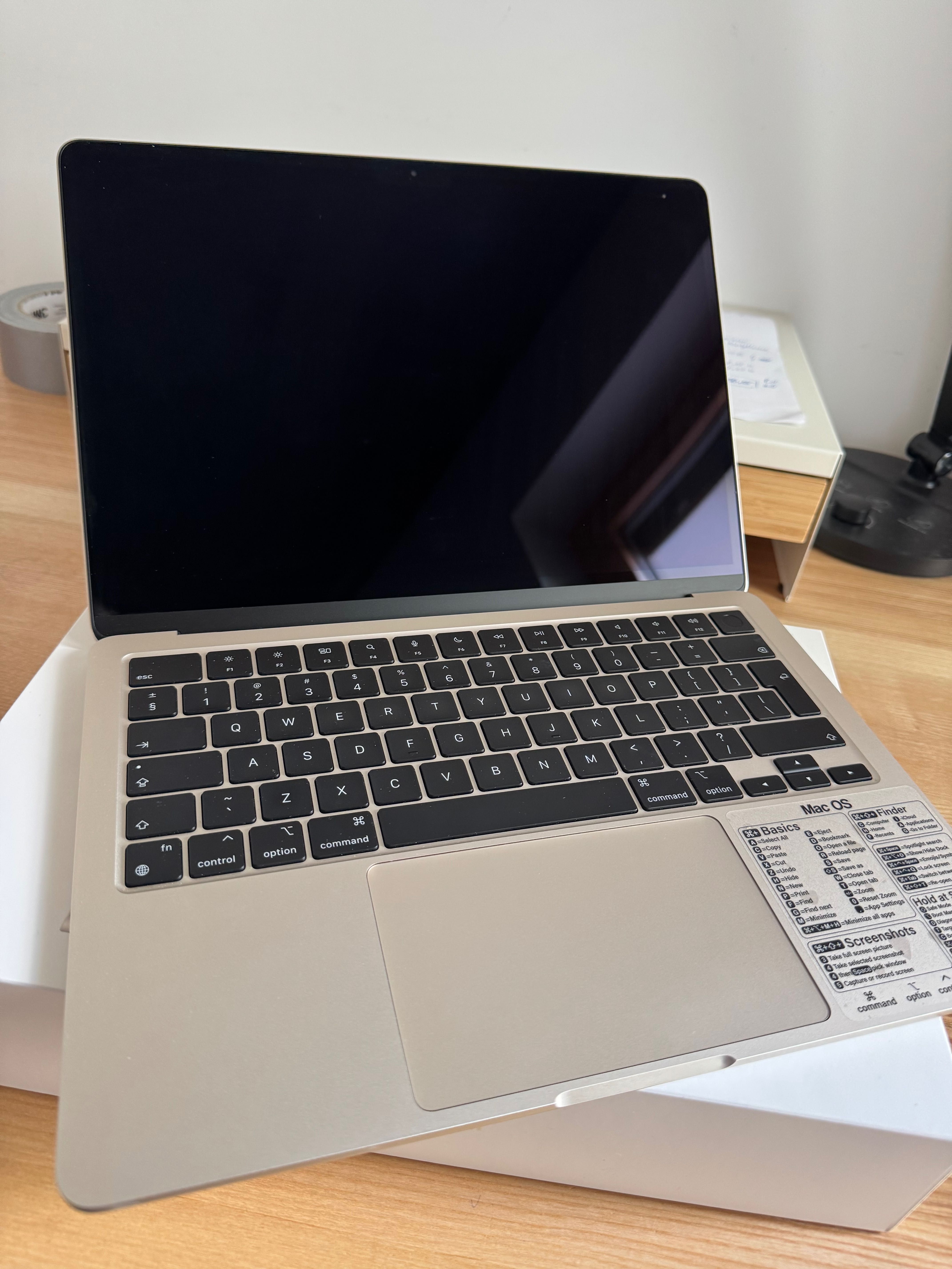 Sprzedam 
Apple MacBook Air M2/16GB/512GB