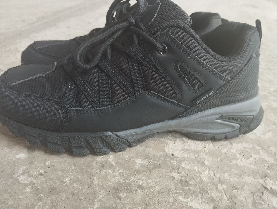 Демісезонні кросівки,розмір 40