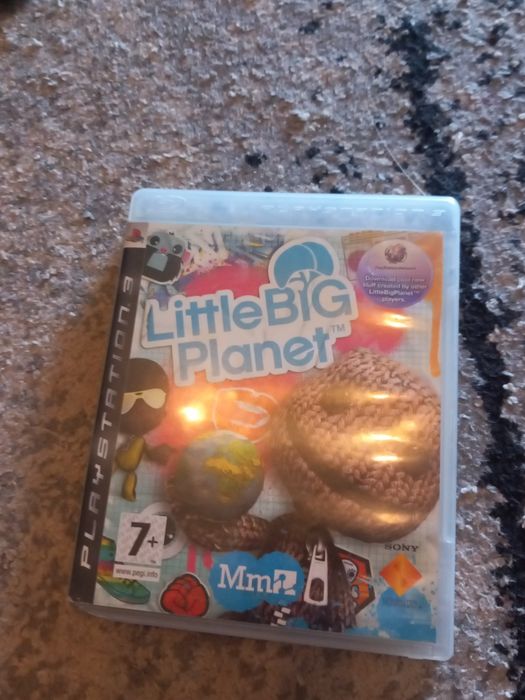 Jogo de ps3 impecável pouco usado, so que um pedacinho pequeno partido