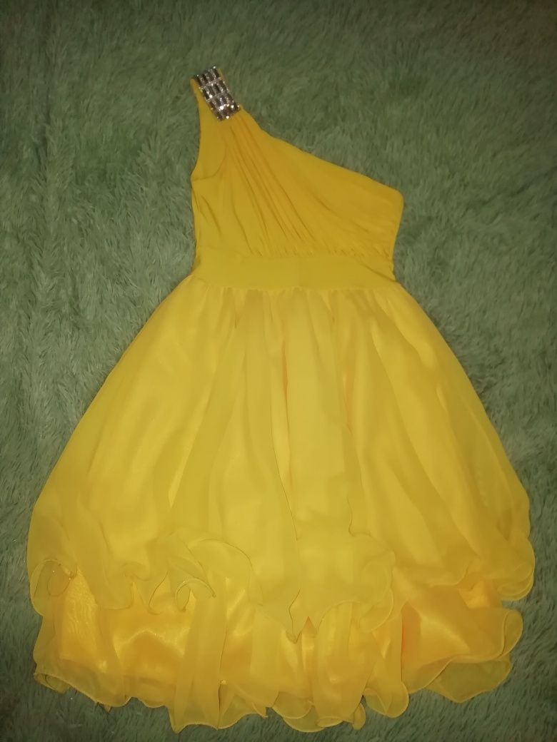 Жёлтое шифоновое платье