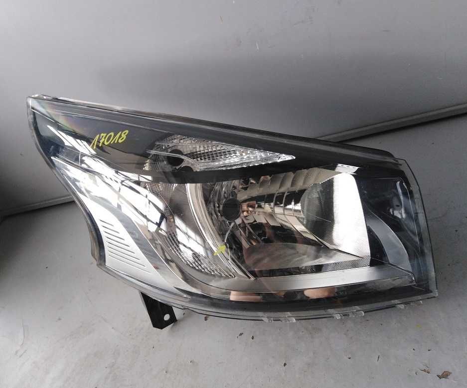 Renault Trafic III Lampa Przednia Prawa