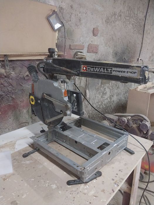 Продам радіально торцовочну пилу DeWalt