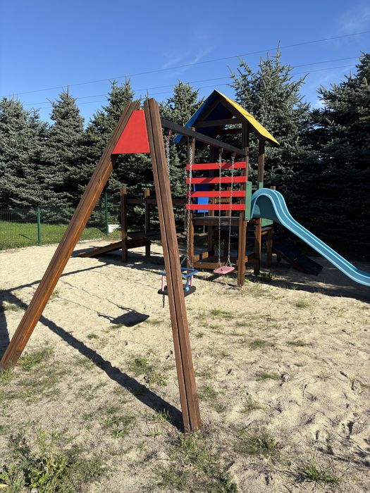 Plac zabaw z atestem i ogrodzeniem