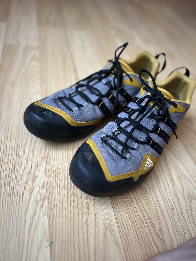 Трекінгові кросівки adidas оригінал( устілка 30)