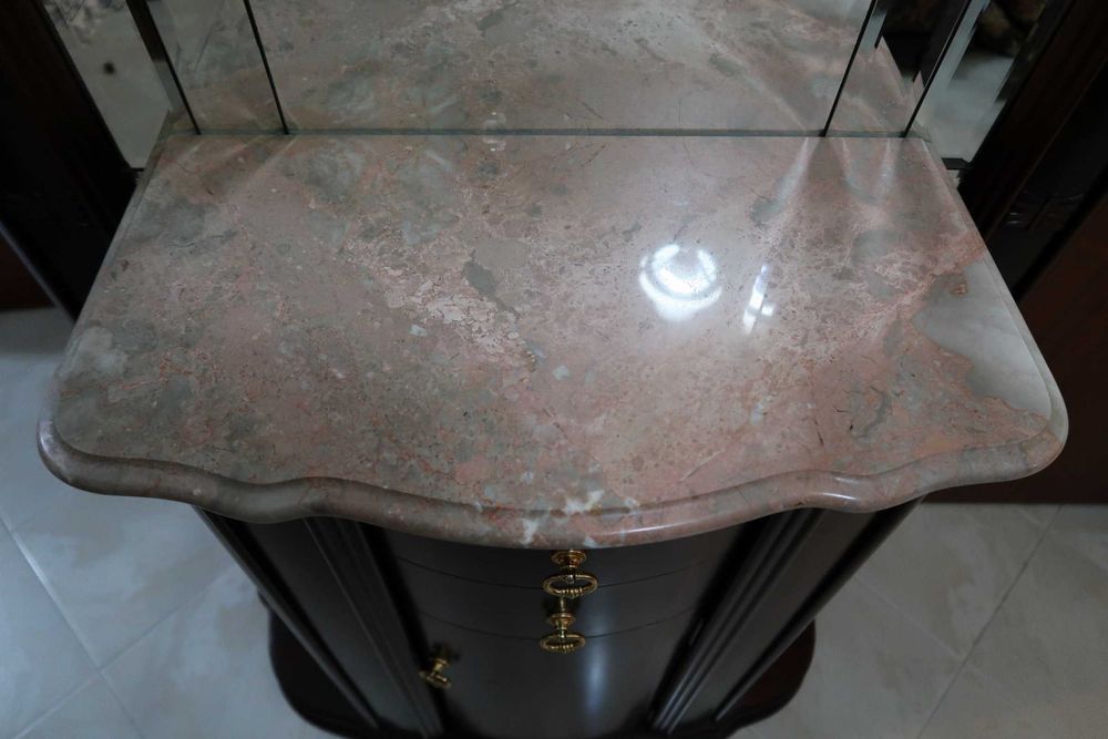 Móvel de Entrada em Mogno