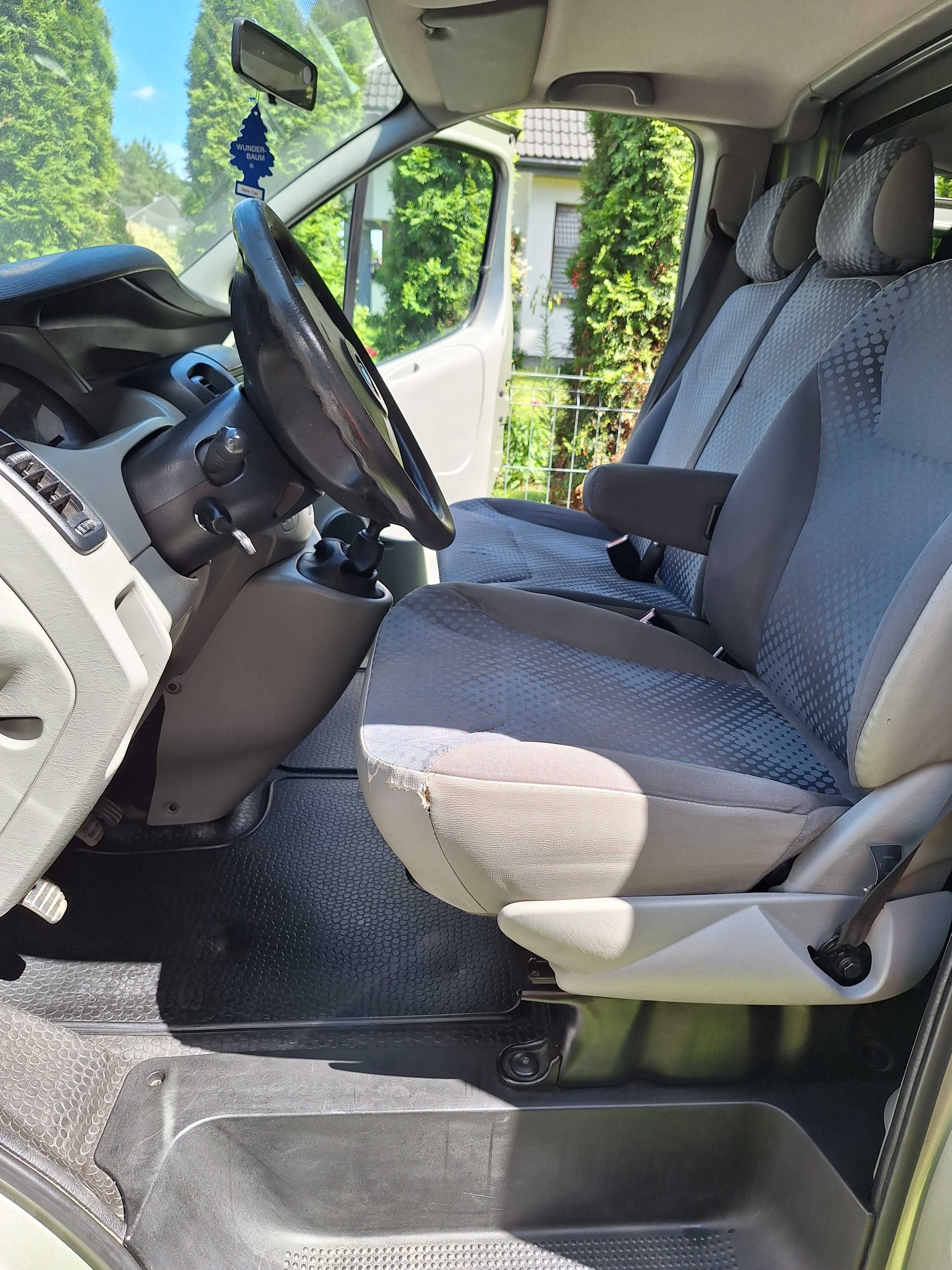 Opel Vivaro wersja long blaszak 2010