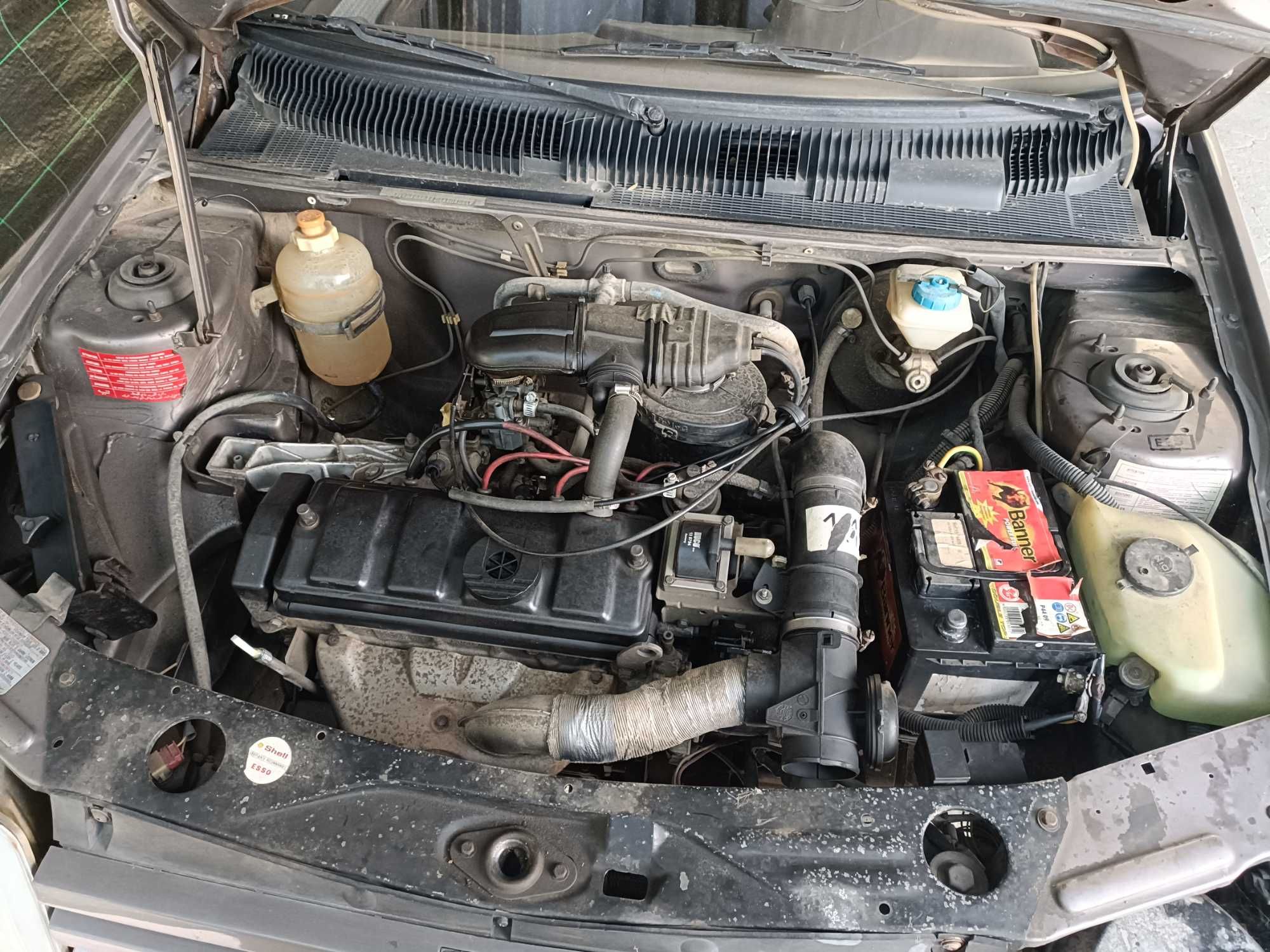 Peugeot 205 de 1988 em bom estado