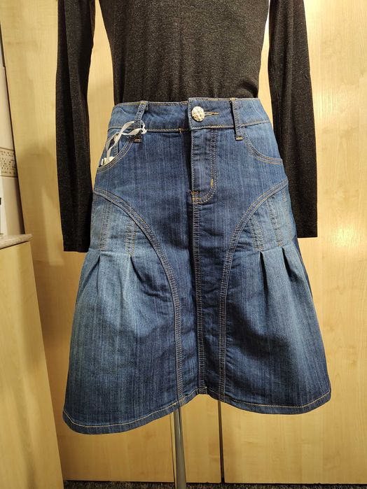 Jeansowa bawełniana elastyczna krótka spódnica kloszowana cienka