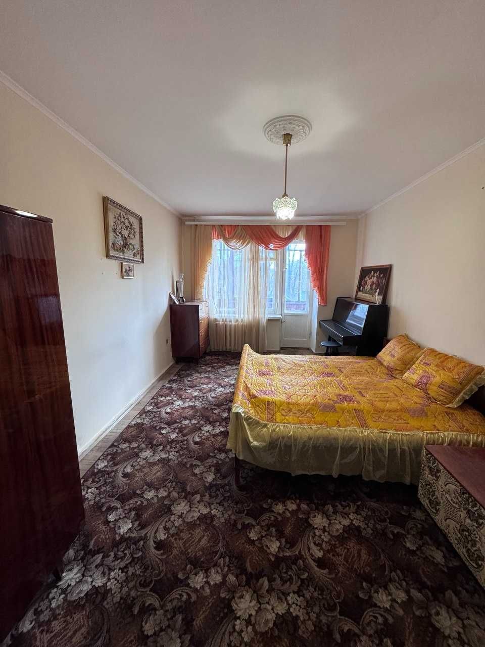 № 12504 -  Продам 3-х кімнатну квартиру, вул. Театральна, 85 м², 3/9 п
