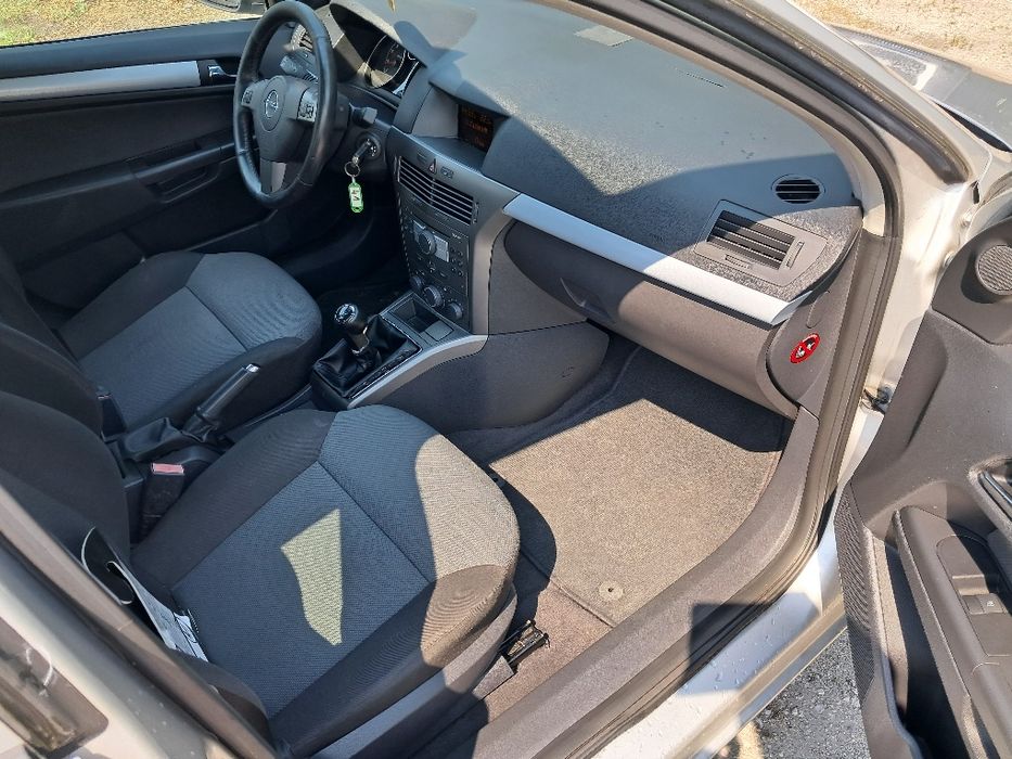 Opel Astra .1.6 105koni .5Drzwi . zarejestrowany
