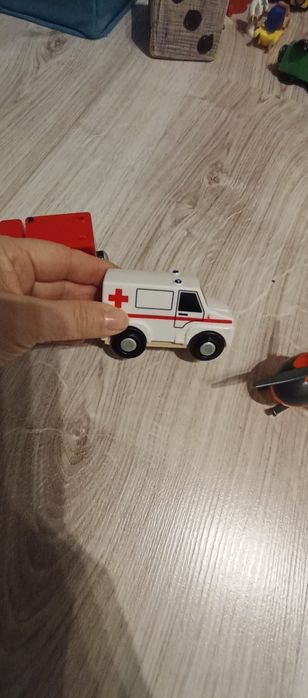 Zestaw pojazdów drewnianych playtive junior