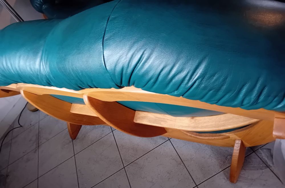 Sprzedam zestaw mebli rozkladany stol z krzelami, wypoczynek skora nat