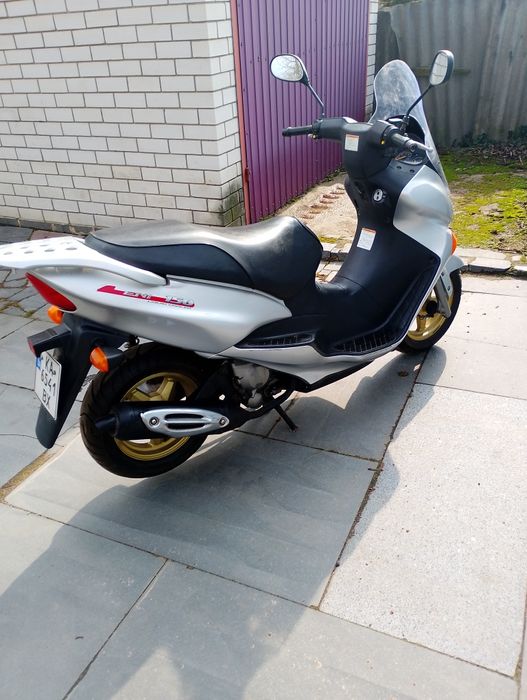 Продам скутер Сузукі авеніс 150