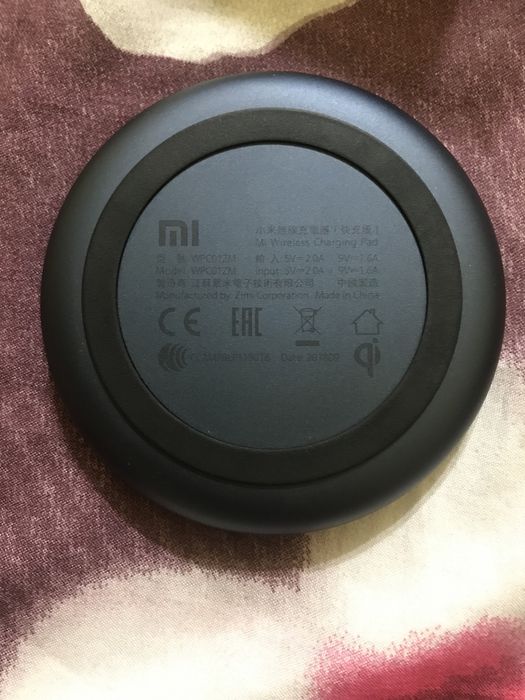 Продам беспроводную зарядку xiaomi для андроид и для iphone