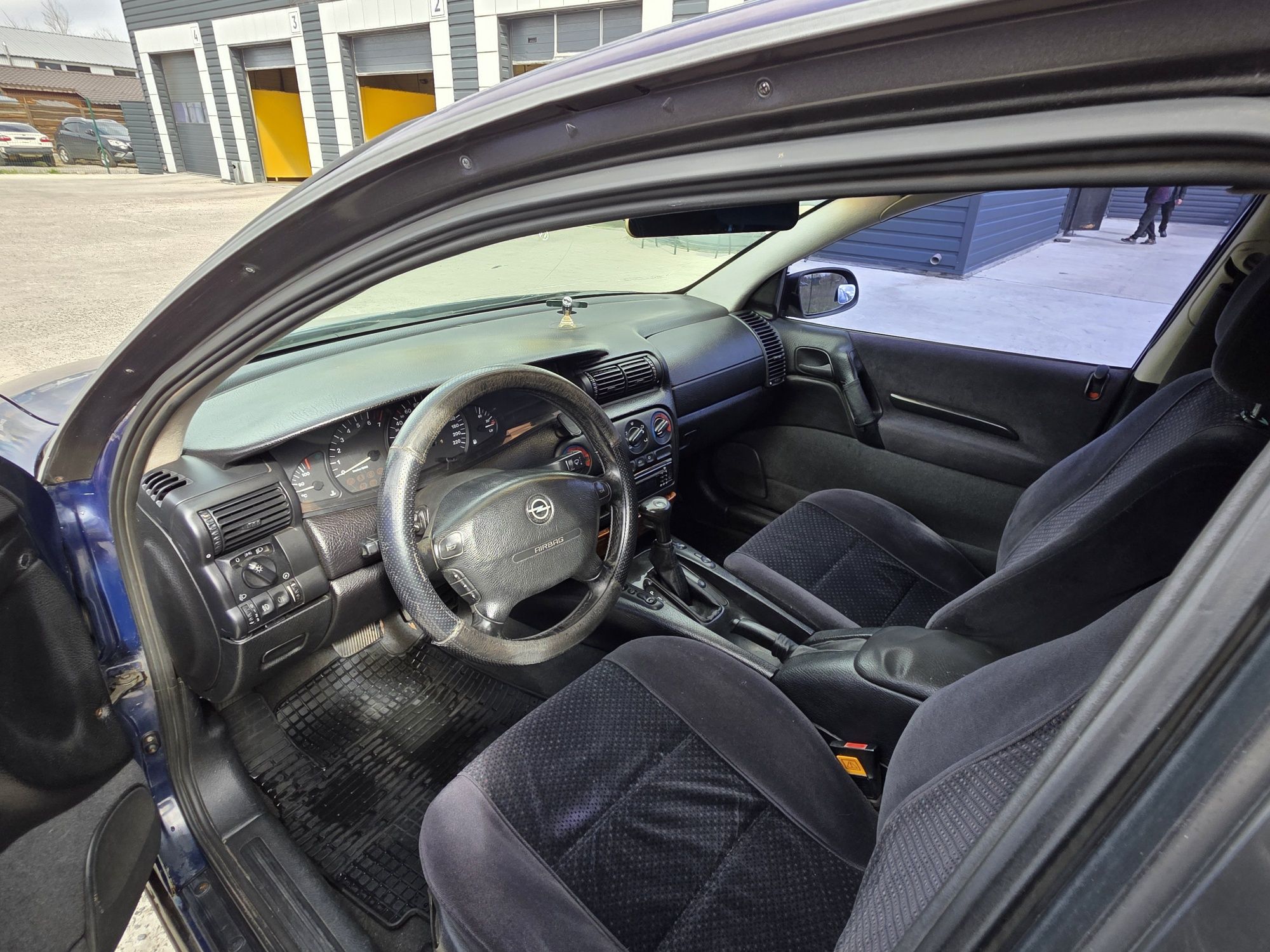 Opel Omega B 2.0 AT газ/бензин