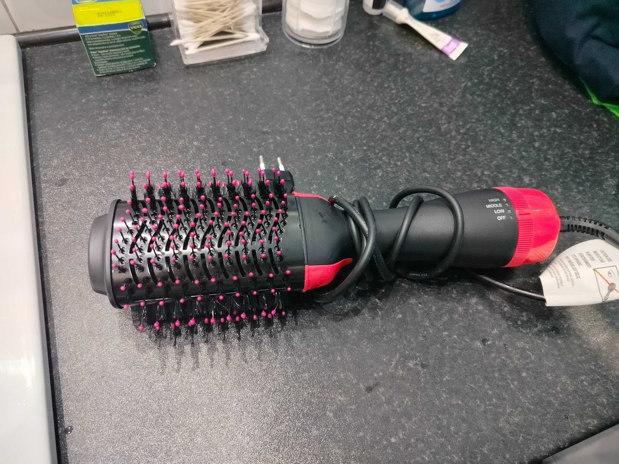 Depilator Philips BRE710/00 i 2 przedmioty co są na zdjeciu