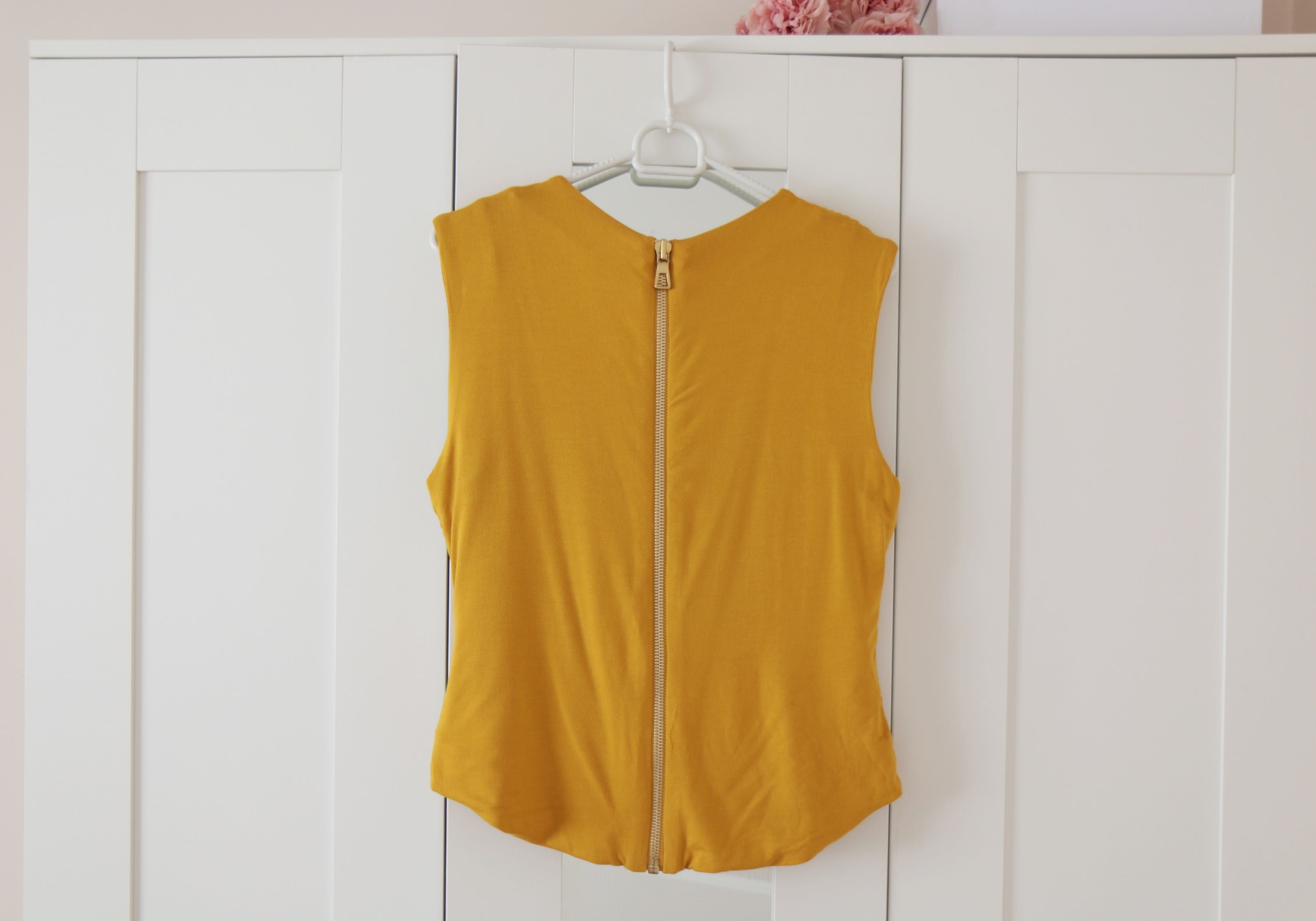 Bluzka z limitowanej kolekcji BALMAIN x H&M zdobiona S unikatowy top