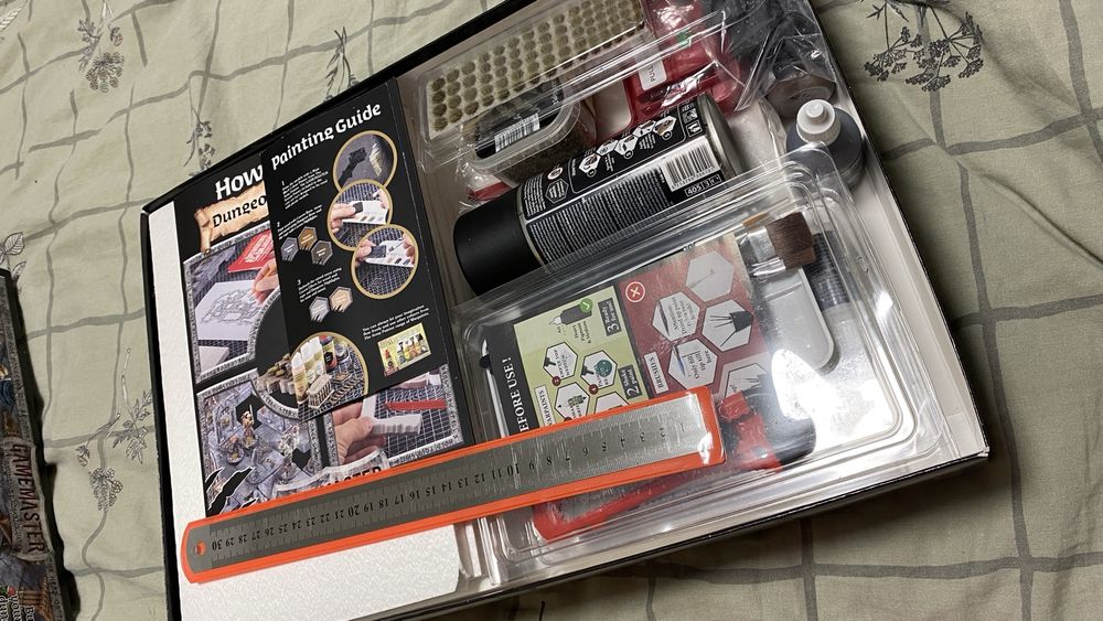 Продам гру GAMEMASTER: dungeons and caverns core set