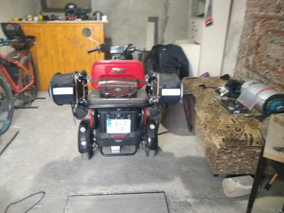 Продам електроскутер трьохколісній.