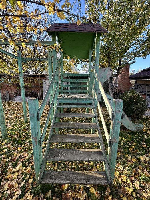 Дитячий майданчик з дерева