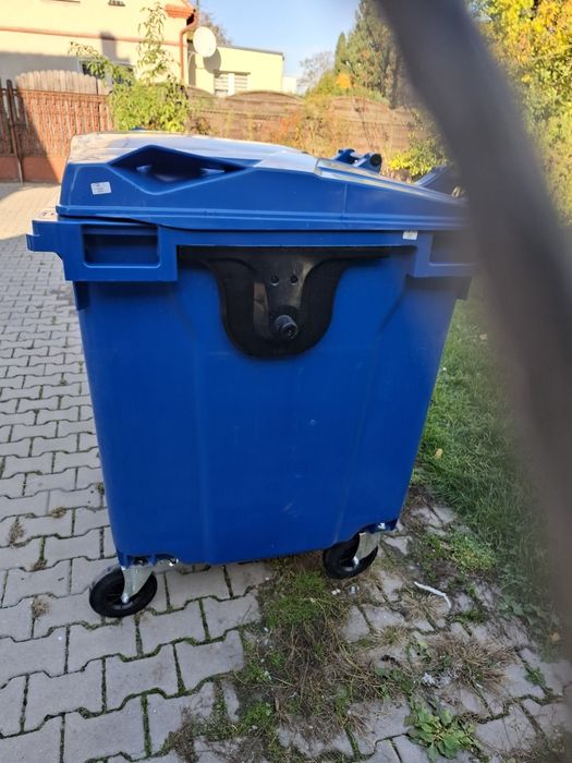 Pojemnik na karton papier