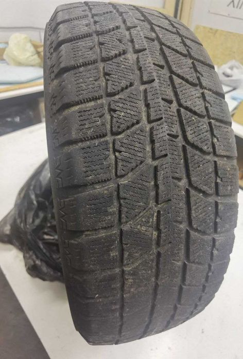 Зимові шини Bridgestone WS-70: 205/60 R16 оригінал Японія БВ як нові