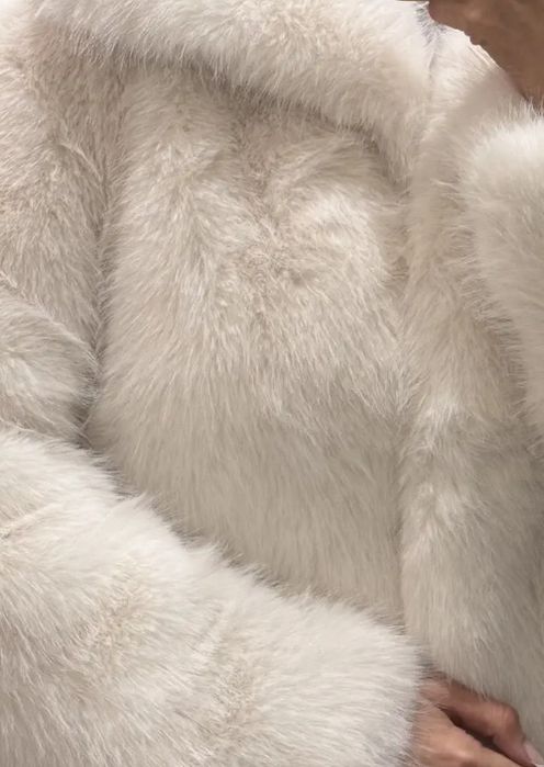 Женская еко шуба молочно белого цвета