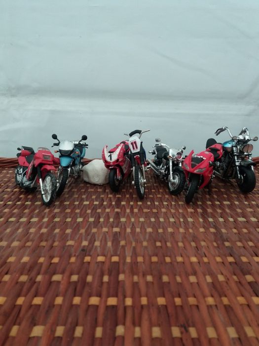 Conjunto de motas em metal (modelismo)