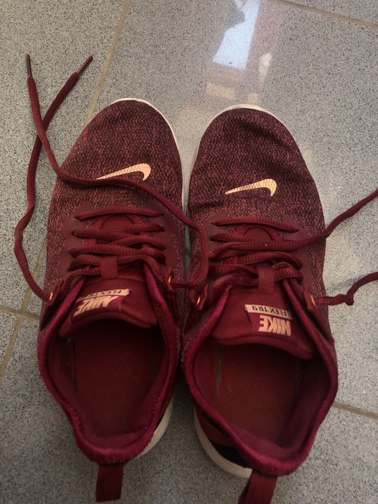 Ténis Nike bordeaux