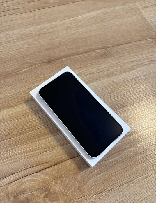 iPhone 13 128GB Biały – Stan idealny, gratis etui!