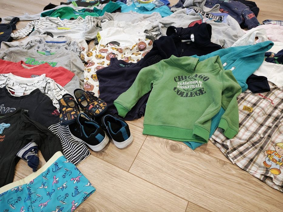 Sprzedam zestaw ubrań dla chłopca w rozmiarze 98