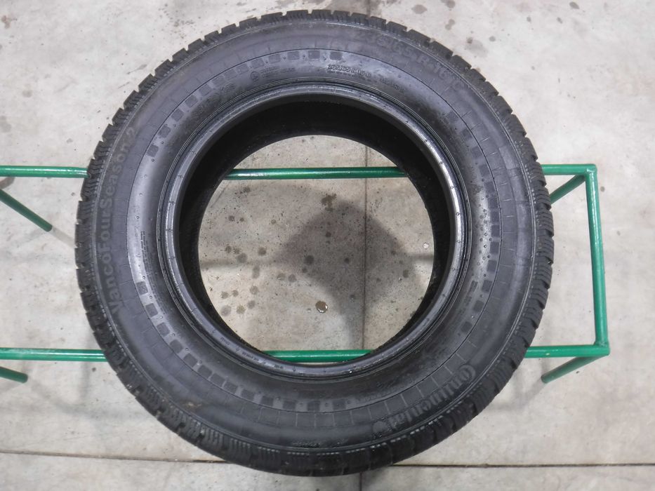1xOpona 235/65/R16C całoroczne Continental VancoFourSeason 2 6mm