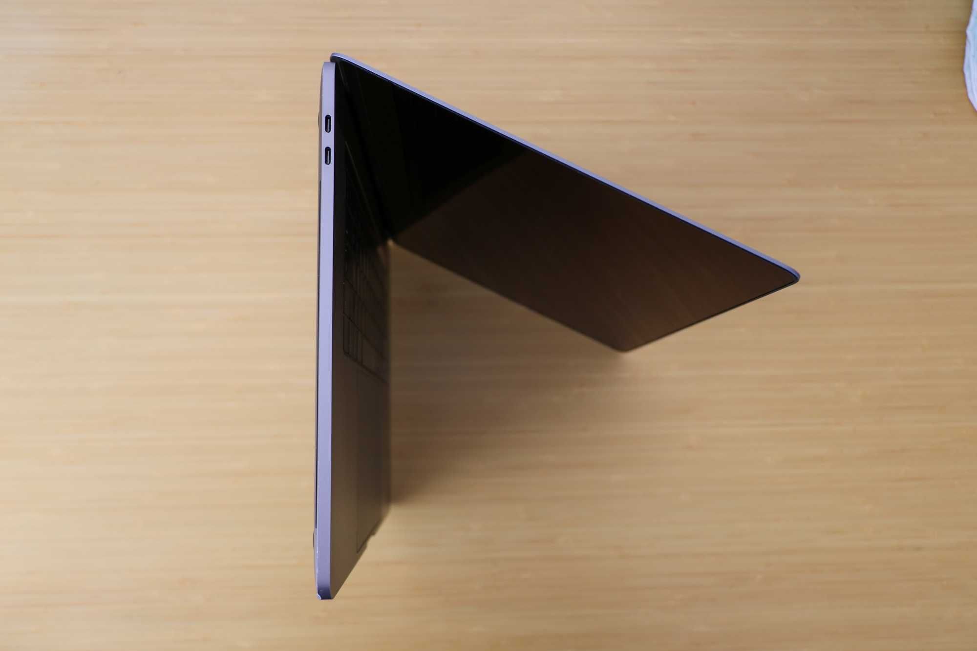 MacbookPro 15 Touchbar (i7 2.9GHz - 16GB - 512GB SSD - Gráfica 4GB)