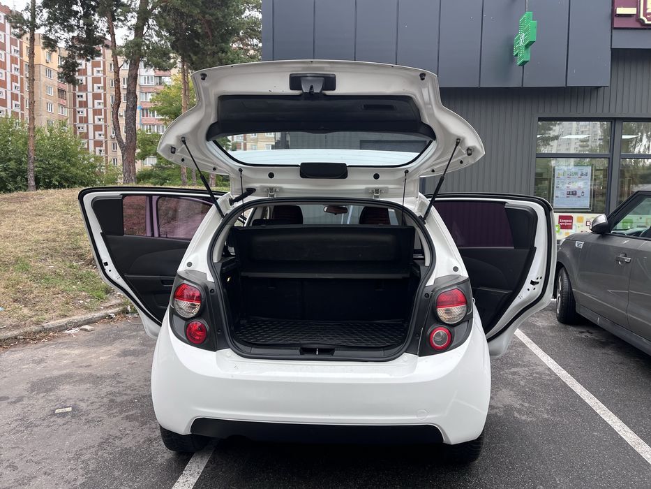 Продам машину Chevrolet Aveo  2013