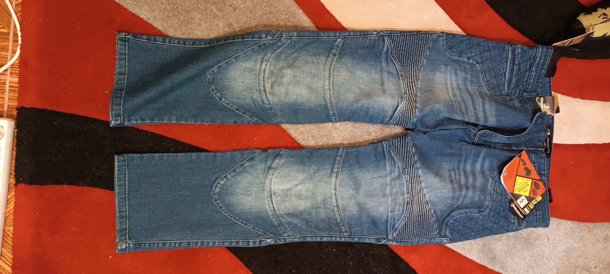 Jeans moto novos