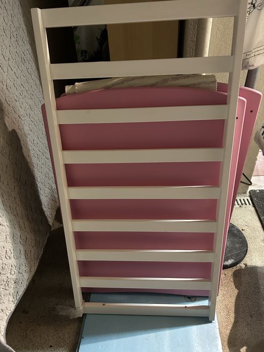 Cama de bebe, com gavetao por baixo. A 3a foto é  ilustrativa