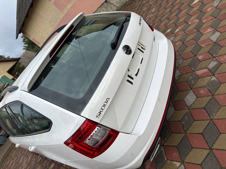 Ляда Кришка багажника Skoda Octavia A7 VRS Біла LF-9E 9P9P Рідна Фарба