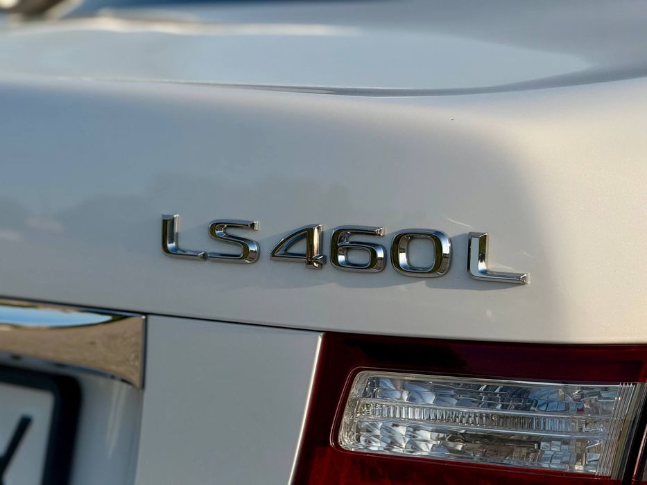 Lexus LS ottoman