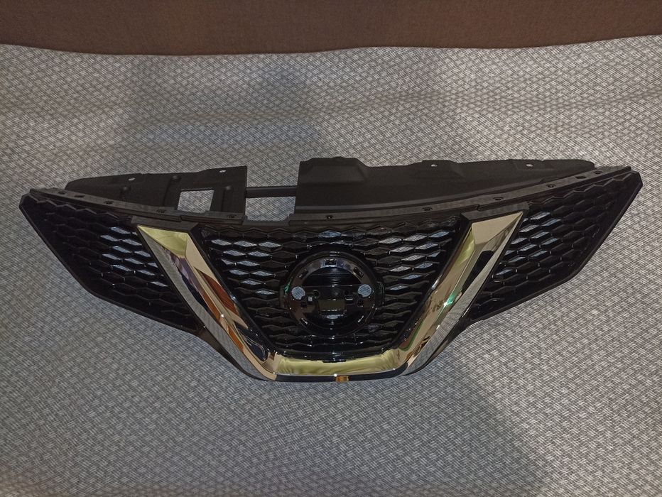 Продам решетку Nissan Qashqai(2013-2016) /Rogue sport (2014-2019)