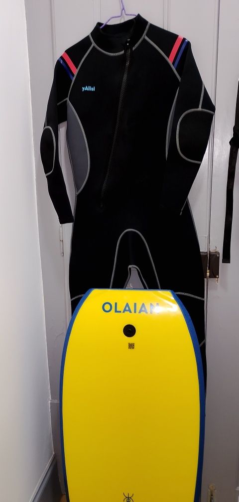 Fato de Surf/Bodyboard (M) e Prancha de Bodyboard completamente novos