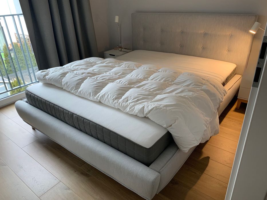 Łóżko „Moon” 182 x 220 cm Westwing Collection stelarz z materacem Ikea