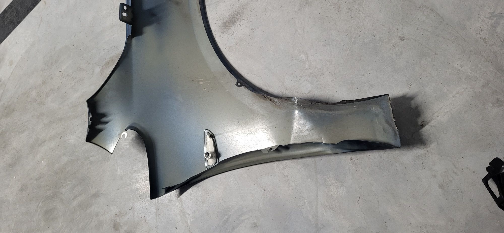 Błotnik lewy Opel Astra J. Kolor Z22S
Kolor Z22S.