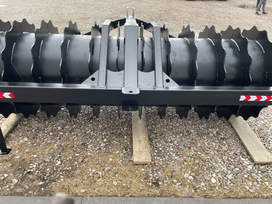 Wał do pryzm 3m, kukurydzy, sianokiszonki