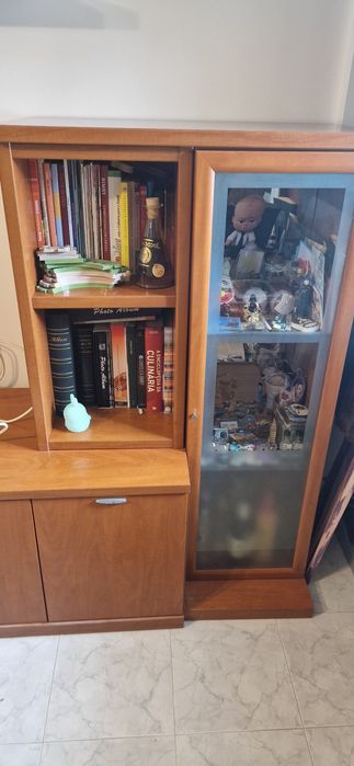 Movel de sala  com parteleiras de parede