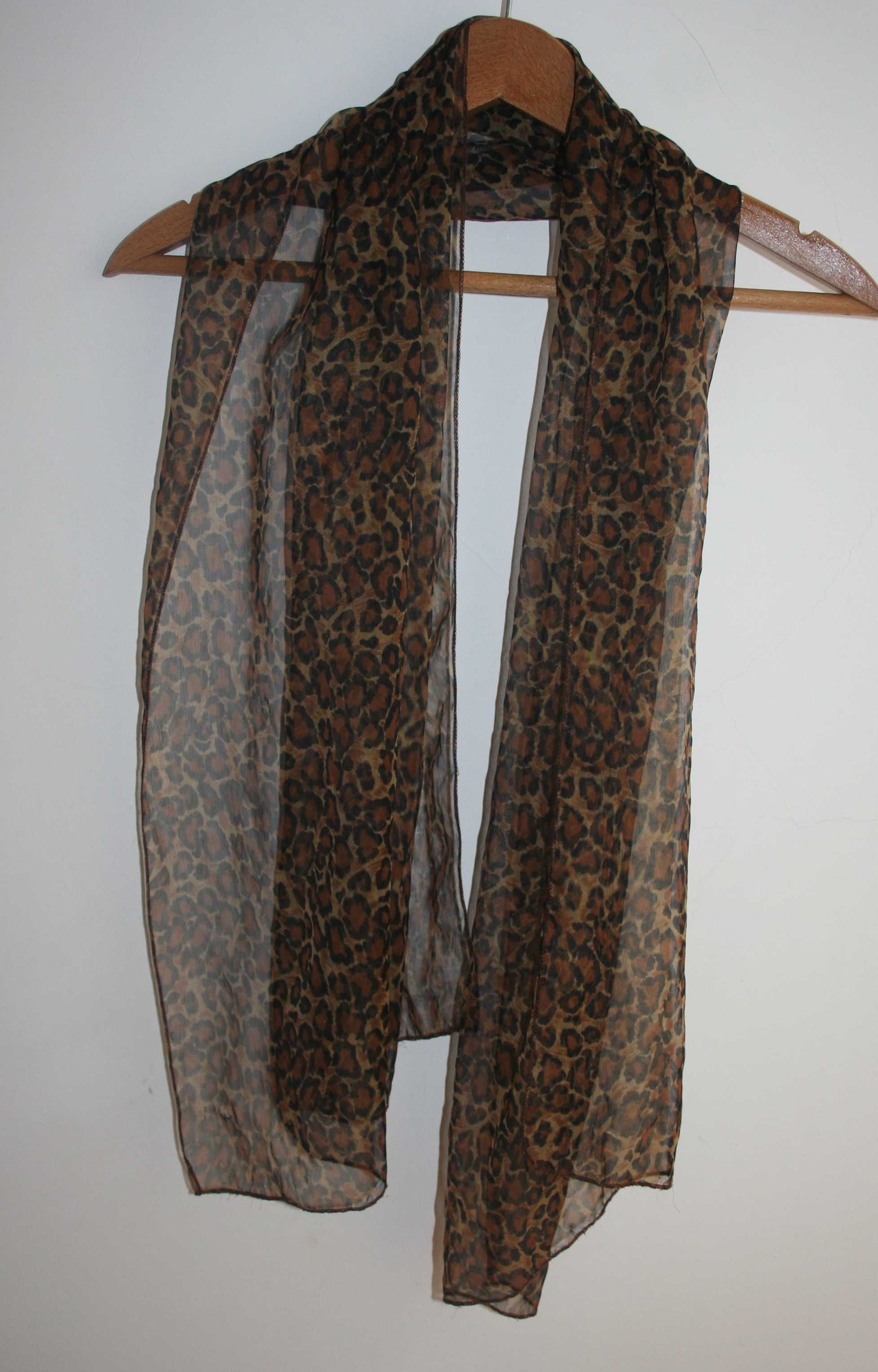 Écharpe 
148 cm x 52,5 cm