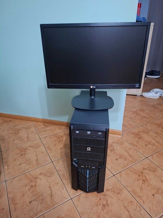 Komputer stacjonarny używany + monitor. Stan dobry
