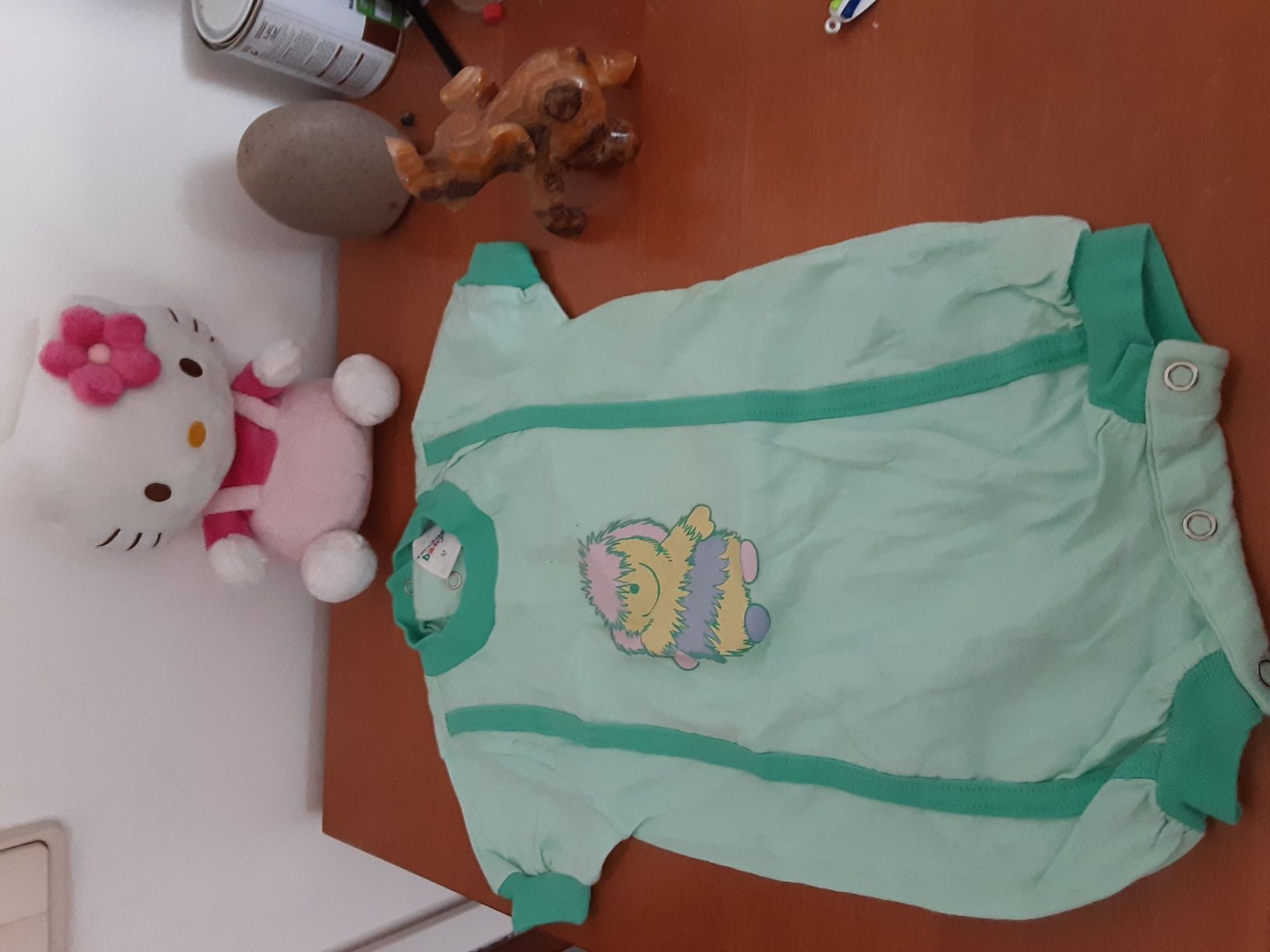 Camisola, babygrow, body e calças para bebé.