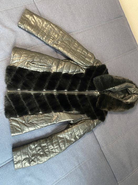 Шкіряна куртка з натуральною норкою розмір М
